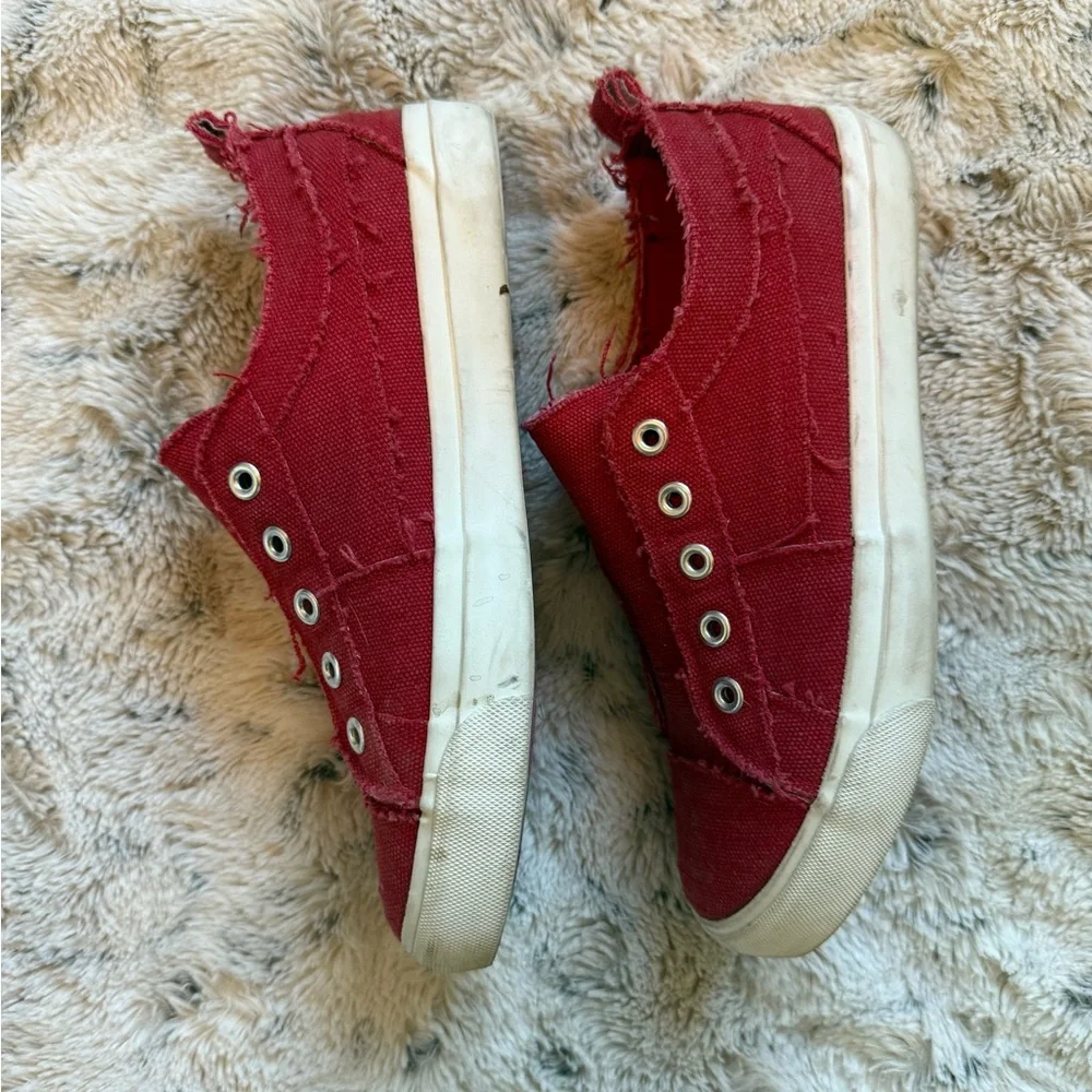 Vibrant Red Low Top Sneakers‎ with Slip On Design and White Rubber Sole size 6